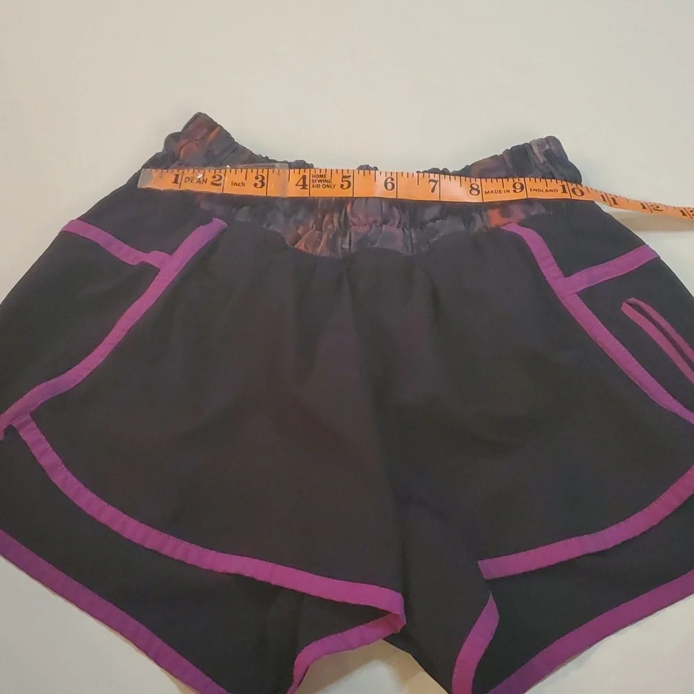 #1251 Lululemon Shorts size 4 b1016.